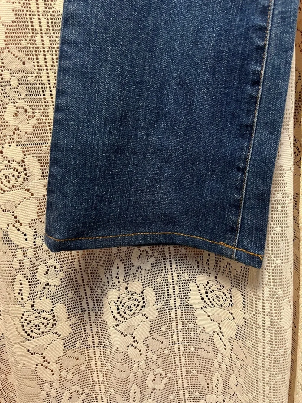 J Brand Boot Cut Flare Ankle Kick Out Super Soft Jeans (241)